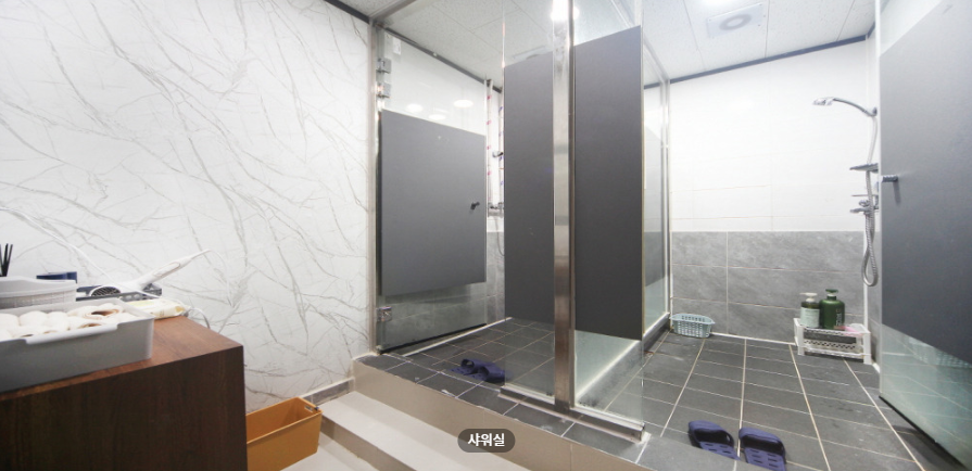 풀하우스 매장 이미지